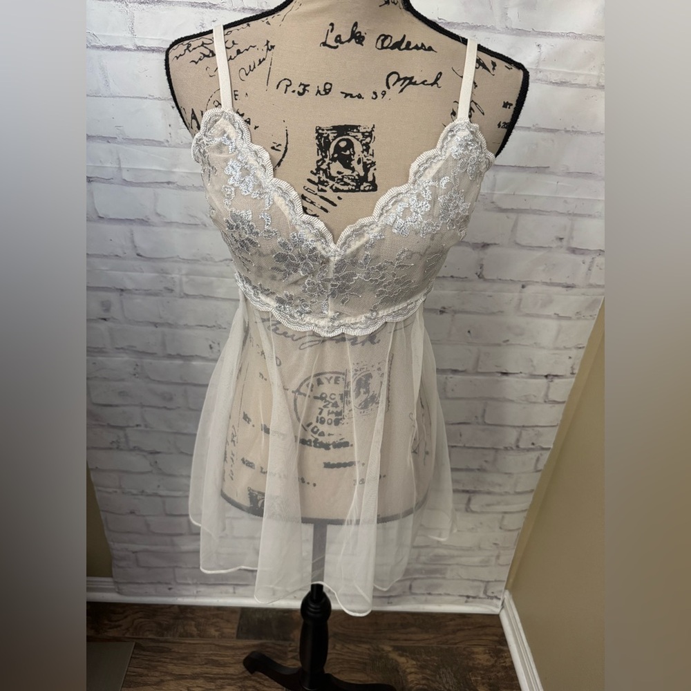 Victoria’s Secret Size Med Neglige Teddy Chiffon Sexy Lace Chemise Tie Open Back